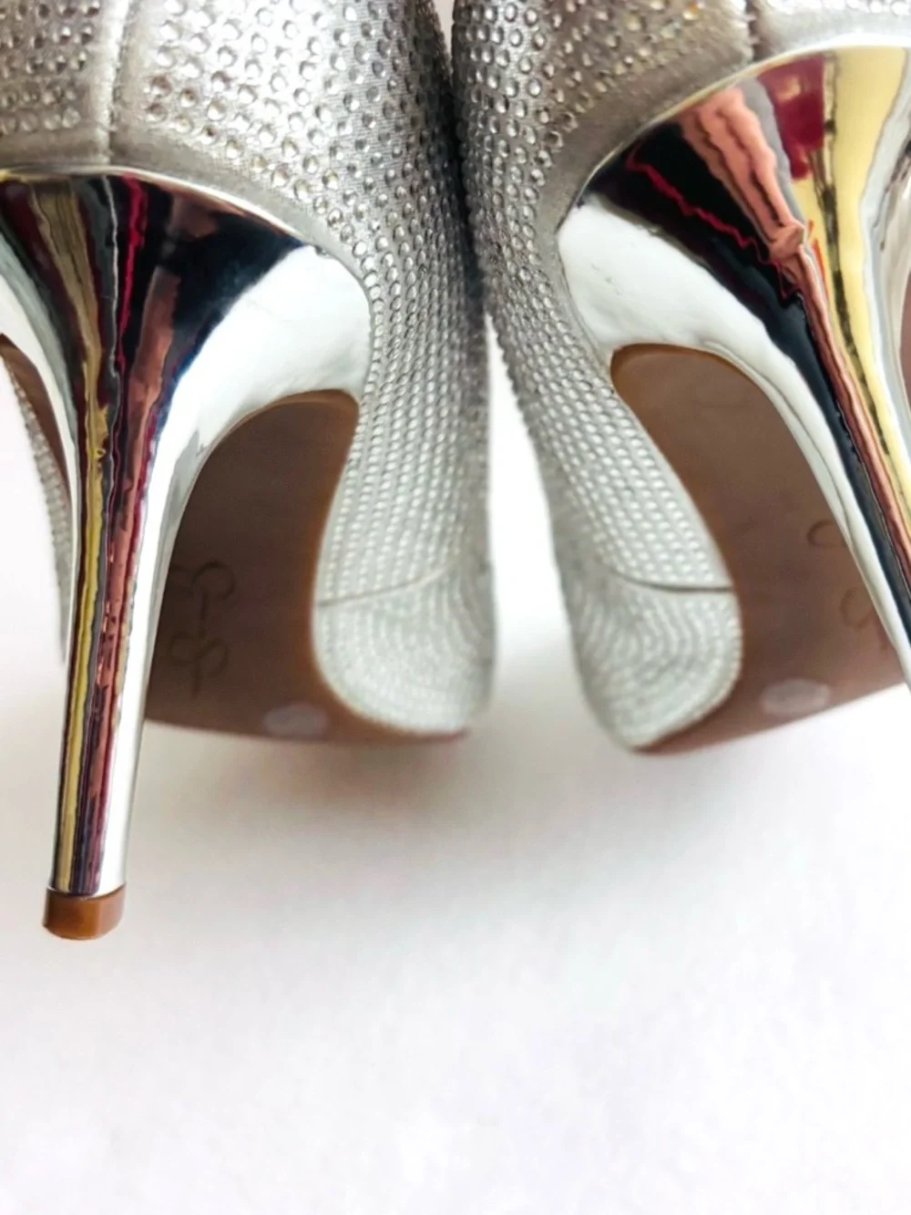 NWOT Jessica Simpson Silver Rhinestone Pointed Stiletto Sparkly Heels Pumps 7.5